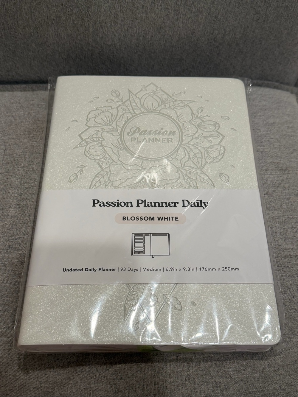 🆕 Passion Planner: Undated Daily Planner, Medium, Blossom White